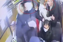 Video :Cãi nhau trên xe bus người đàn ông bị đâm chết tại chỗ