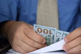 Năm 2020 đã khiến con người thay đổi cái nhìn về tiền bạc thế nào?