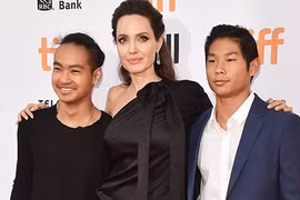 Pax Thien 13 tuổi bảnh bao chững chạc bên mẹ Angelina Jolie