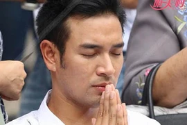 Mưa nước mắt trong ngày tài tử Thái Lan xuống tóc đi tu