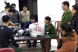 Con mang pháo đi bán, mẹ lãnh án tù