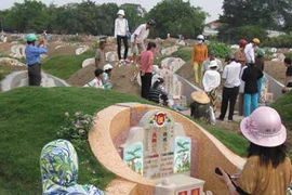 Đi Thanh minh thấy bát hương bị vỡ cần phải làm gì?