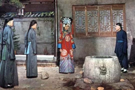 Miệng giếng rất nhỏ, làm thế nào Trân Phi có thể bị ném xuống? 