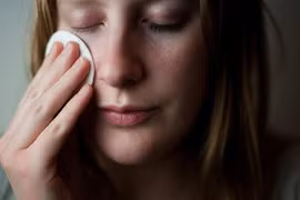 7 cách rửa mặt sai cách gây hại da