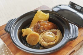 Bạn có dám bỏ chục triệu cho đĩa ăn bé tẹo?