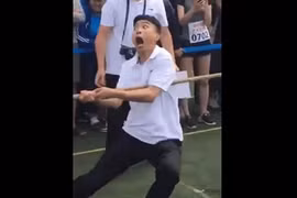 Video: Muốn thắng kéo co thì người đứng đầu phải có thần thái