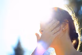 Đi nắng về đừng làm những việc này kẻo đột tử