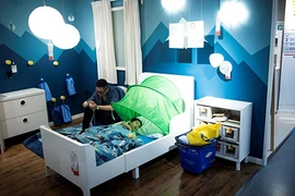 Siêu thị nội thất thành nơi "ngủ nhờ" tránh nóng ở Trung Quốc