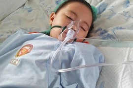 Kinh hoàng khi thấy bác sĩ lôi ra thứ này từ mũi của con