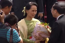 Video: Chuyên cơ chở bà Aung San Suu Kyi đến Đà Nẵng dự đối thoại APEC