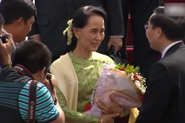Video: Chuyên cơ chở bà Aung San Suu Kyi đến Đà Nẵng dự đối thoại APEC