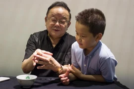 Cuộc sống của "Hòa thân" sau 3 lần kết hôn, nuôi con nhỏ ở tuổi 71