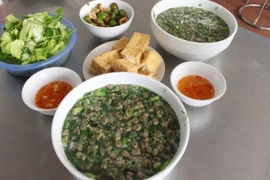 Quán bún hến 30 năm tuổi ở Hà Nội