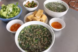 Quán bún hến 30 năm tuổi ở Hà Nội