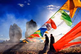 Khám phá trạm xăng "gần mặt trời nhất thế giới", thách thức giới hạn sự sống