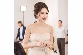 Đặng Thu Thảo "đỏ mặt" lộ "ngực lép" vì mắc lỗi trang phục này