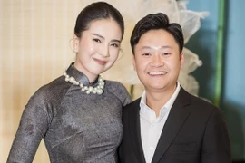  MC Mai Ngọc rạng ngời bên chồng trong đám cưới hoa hậu Ngọc Hân