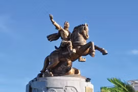 Nguyễn Ánh và Nguyễn Huệ là anh em cọc chèo: Sự trớ trêu của lịch sử