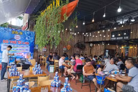 Quán nhậu kích cầu thi uống bia: Nên “xử lý” chủ quán!