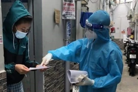 Hà Nội: F0 khó liên hệ, y tế phường kêu quá tải