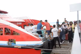 Ứng phó bão MULAN: Quảng Ninh cấm biển, Hải Phòng dừng hoạt động vui chơi các khu vực biển