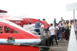 Ứng phó bão MULAN: Quảng Ninh cấm biển, Hải Phòng dừng hoạt động vui chơi các khu vực biển