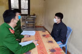  Hai anh em họ ở Hải Dương giả nữ đi cướp taxi