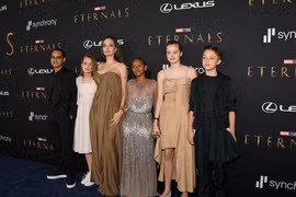 Con trai út của Angelina Jolie cao lớn ở tuổi 14