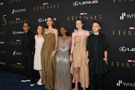 Con trai út của Angelina Jolie cao lớn ở tuổi 14