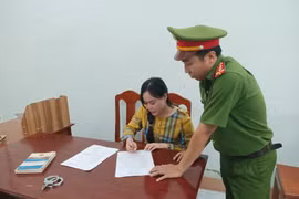 Bắt giam hotgirl siêu lừa “Tina Dương” Ninh Thị Vân Anh