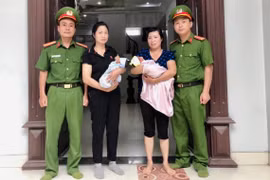 Hải Dương: Hai bé sơ sinh đặt trong túi nilon bỏ trước nhà dân