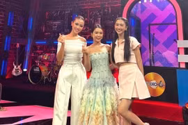 Sam học Hòa Minzy tự 'dìm hàng' chiều cao trước dàn hậu Vbiz