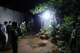 Bị la mắng, nam thanh niên vác dao đuổi chém mẹ, đâm tử vong anh ruột