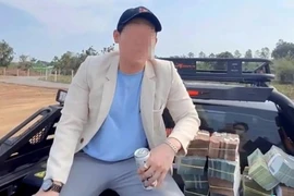 Thanh niên “cho đất ăn tiền” ở Bà Rịa - Vũng Tàu... vi phạm quy định bảo vệ tiền tệ?