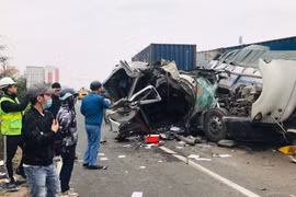 Tai nạn liên hoàn 4 container và 1 xe tải trên QL5, 3 người thương vong