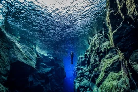 Khe nứt Silfra: Nơi duy nhất có thể cùng lúc chạm vào hai lục địa 