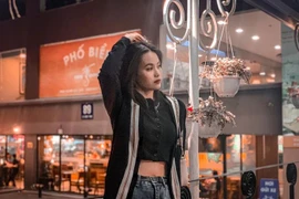 Ảnh xinh như hoa hậu của cung thủ được mệnh danh mũi tên vàng tại SEA Games 31