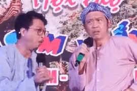 Hứa Minh Đạt và Hoài Linh bị khán giả ném đồ khi đang biểu diễn