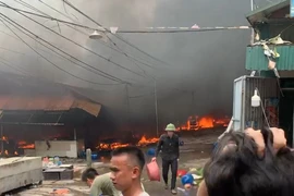 Hưng Yên: Cháy lớn tại chợ Ngọc Lịch
