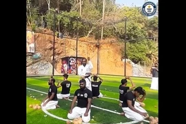 Choáng người đàn ông dùng côn nhị khúc đập vỡ 42 quả dừa 