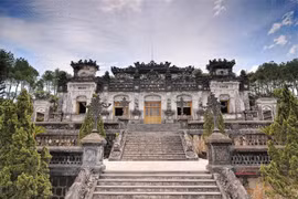 Lăng mộ vị vua triều Nguyễn nào hơn 100 năm vẫn đẹp choáng ngợp?