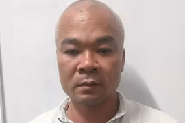 Bé gái tử vong do súng hơi: Khởi tố tội “vô ý làm chết người”