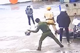 Thông tin mới nhất vụ 4 cảnh sát vụ đánh 2 nam sinh đi xe máy ở Sóc Trăng 