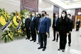 Đoàn đại biểu TP Hà Nội viếng nguyên Tổng Bí thư, nguyên Chủ tịch Trung Quốc Giang Trạch Dân