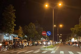 Điều tra nguyên nhân hai vợ chồng tử vong trong căn nhà khóa trái