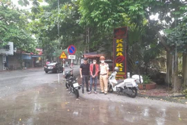 Hải Dương: Đi xe mô tô không MBH, kiểm tra phát hiện ma túy 