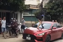 Người phụ nữ đánh ghen khiến cô gái đứt tai: Dấu hiệu tội phạm?