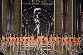 Giữ bản quyền 10 cuộc thi hoa hậu: Cty Sen Vàng “kinh doanh người đẹp”?