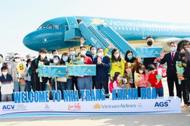 Nhiều tỉnh, thành đón khách du lịch “xông đất” ngày đầu xuân Nhâm Dần