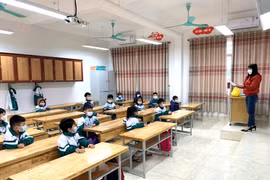Hà Nội: Học sinh lớp 1-6 đi học vào 21/2… chưa tiêm vắc xin, có an toàn?